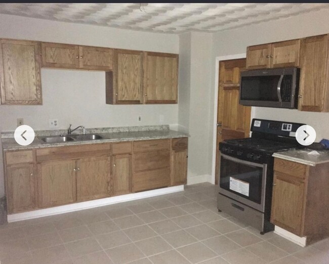 31-35 Southwick st - 31-35 Southwick st Apartment Unit 33 Left