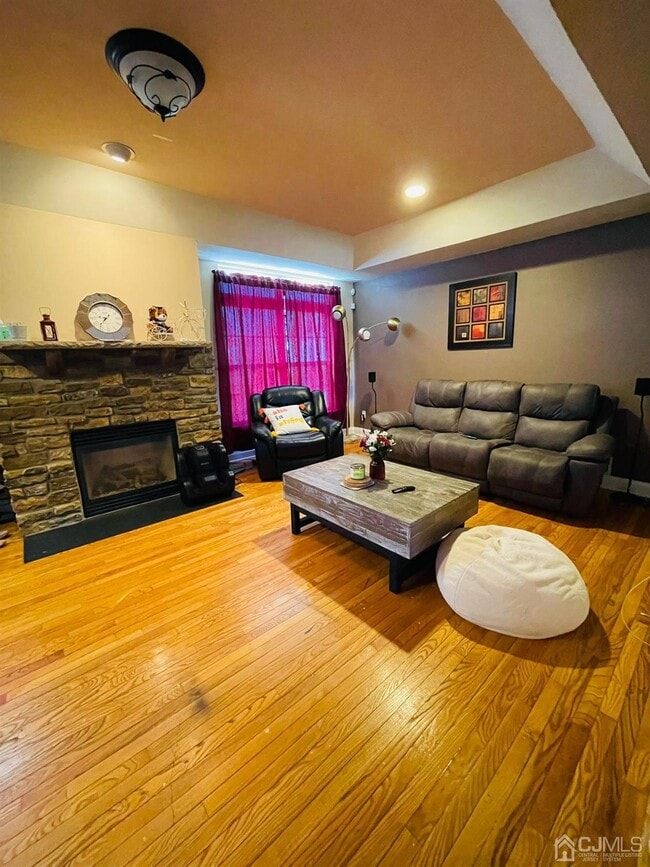 Photo - 409 Johnson St