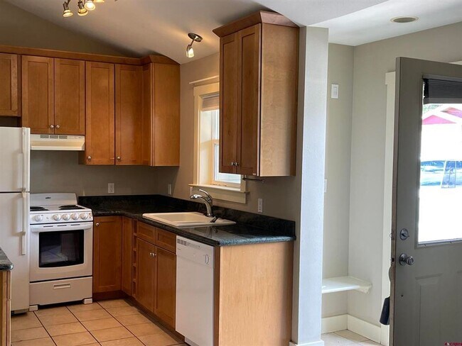 1158 Cloud Cap Ave Unit B