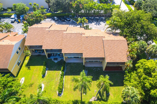 Photo - 660 Coventry St