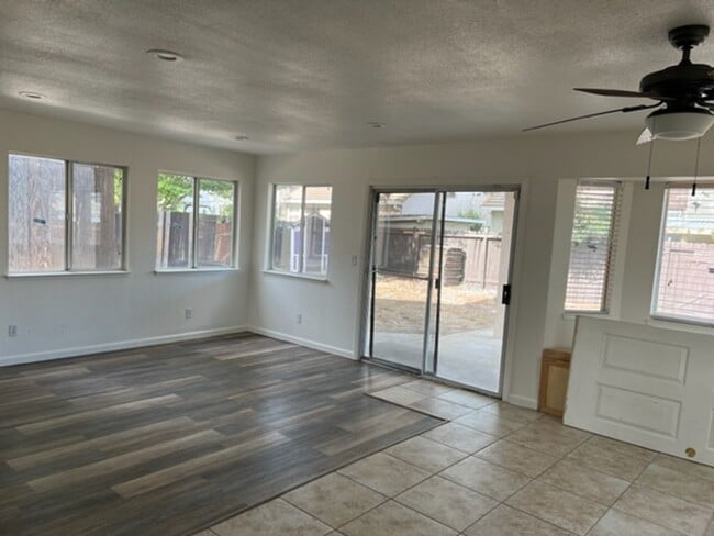 Photo - Spacious house in Elk Grove!