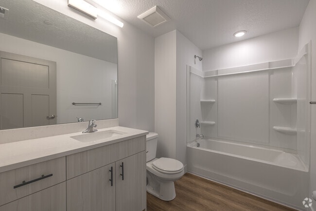 3BR, 2BA - 1.230SF - 1st Bathroom