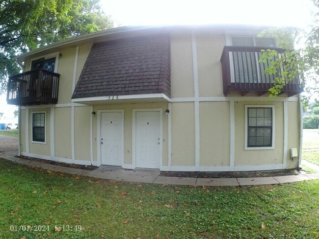 Building Photo - 328 Kickapoo St