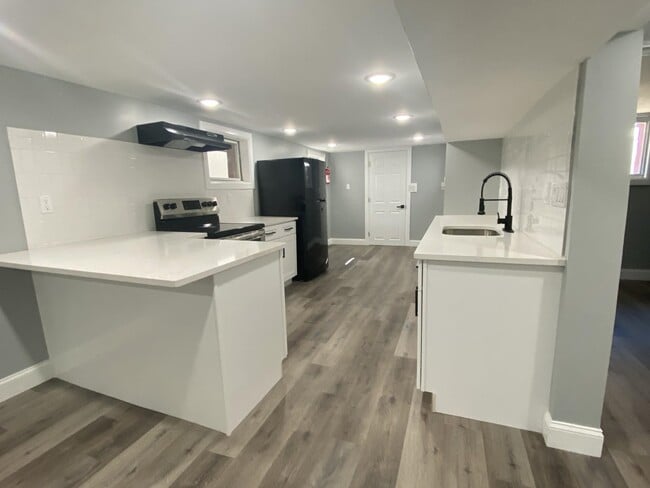 Building Photo - 24 W 35th St Unit B Rental