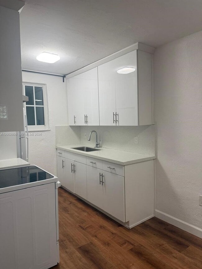 Building Photo - 160 NE 55th St Unit 2