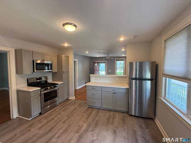 Photo - 287 Old Stratfield Rd