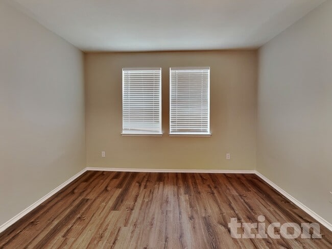 Photo - 103 Hollow Tree Dr