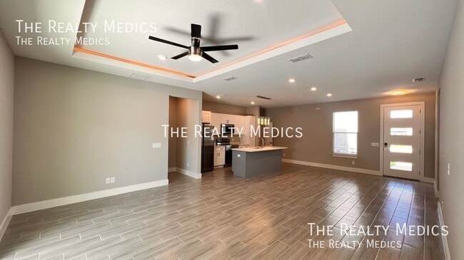 Photo - 265 Hyacinth Ct