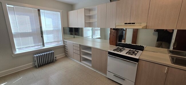 Building Photo - 5236 W Fullerton Ave Unit 2 Rental