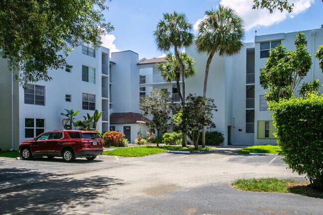 Photo - 9441 Live Oak Pl Unit 106