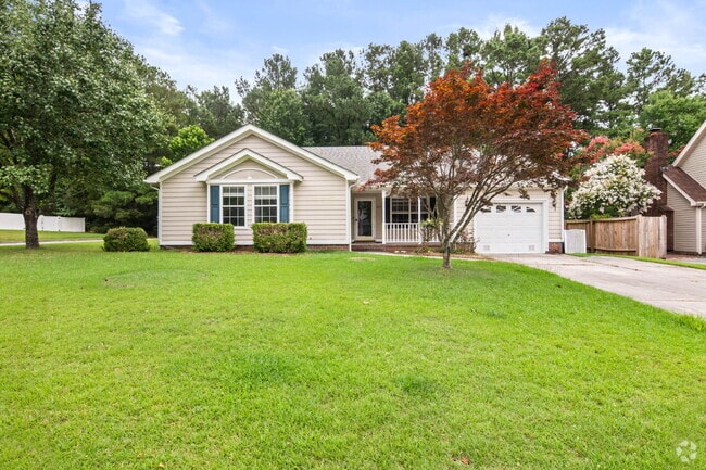 Building Photo - Spacious 4-Bedroom Home in a Prime Locatio...