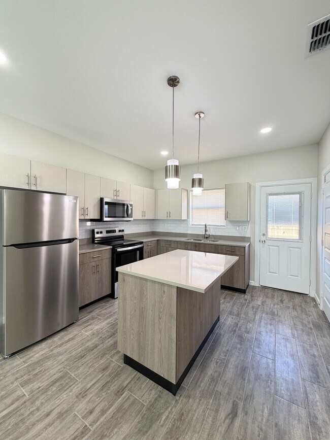 3900 Ventura Ave Unit 1