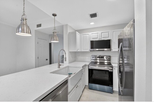 Photo - 695 Hibiscus St