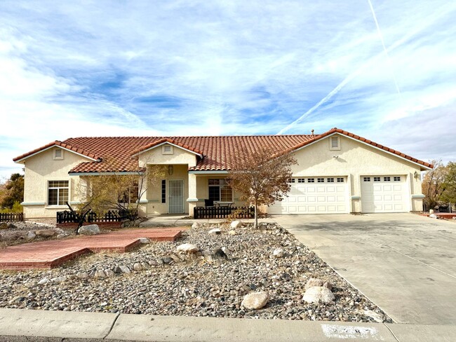 Spacious 3 Bedroom Home in Kingman Foothil... - Spacious 3 Bedroom Home in Kingman Foothil...