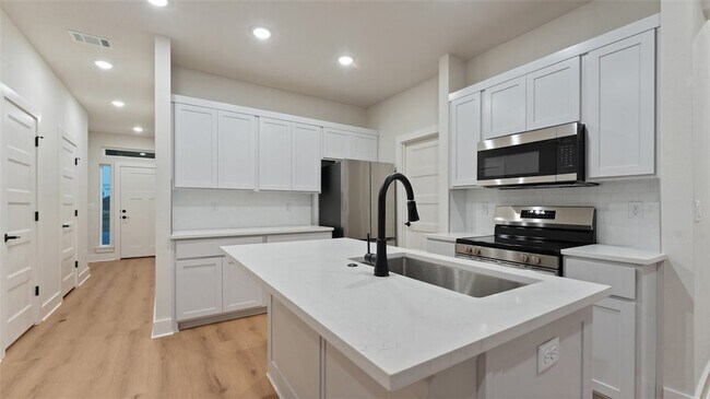 Photo - 1861 Lapis Ave