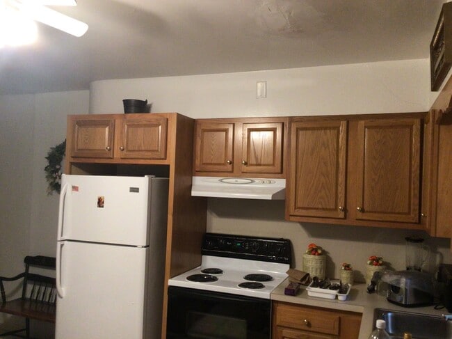 Building Photo - 865 Grant St Unit 1st Floor South