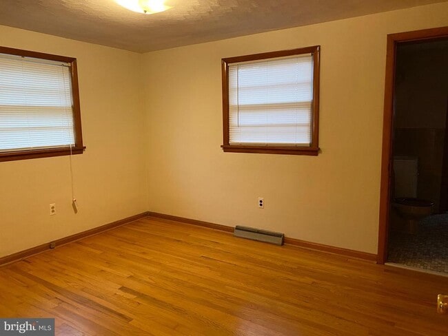 Photo - 105 Fay St