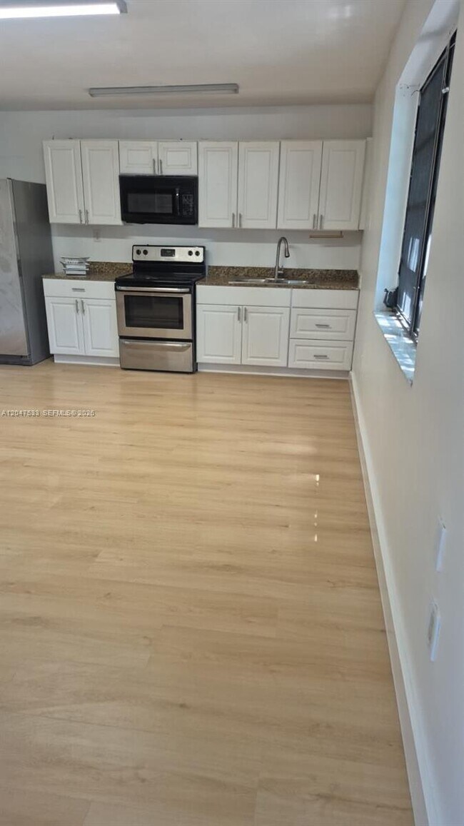 257 W 45th St Unit 2