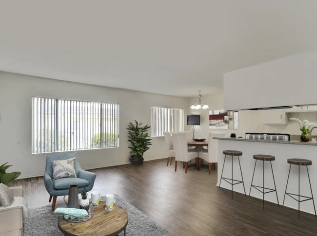 Photo - 3585 Centinela