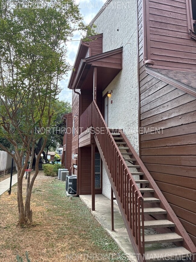 Building Photo - Stylish 1-Bedroom Home with Fireplace, Bal...