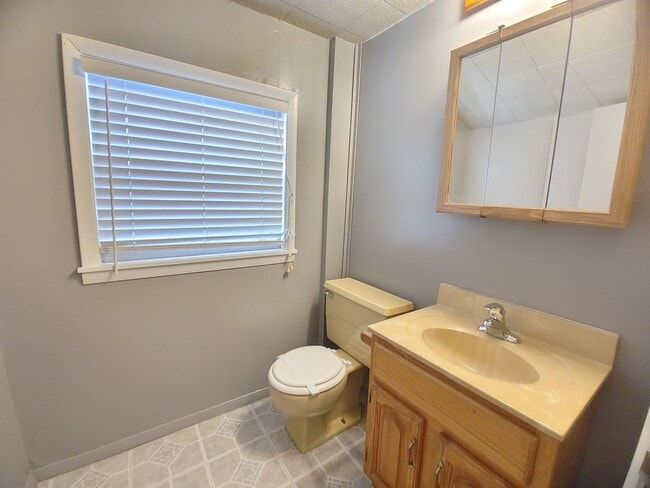 Photo - 2 Bedroom House with Fenced in Yard!