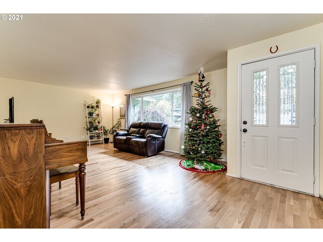 Photo - 825 E 43rd Ave