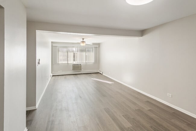 Photo - 705 S Milwaukee Ave