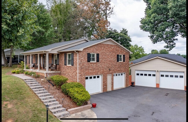 Photo - 2211 Kipping St