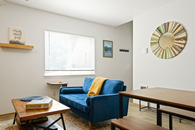 427-431 2nd Ave W