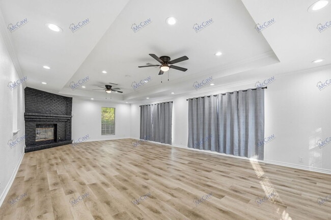 Photo - 1423 Main St