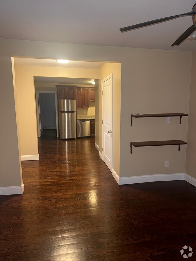 Building Photo - 104 John St Unit 2 Rental