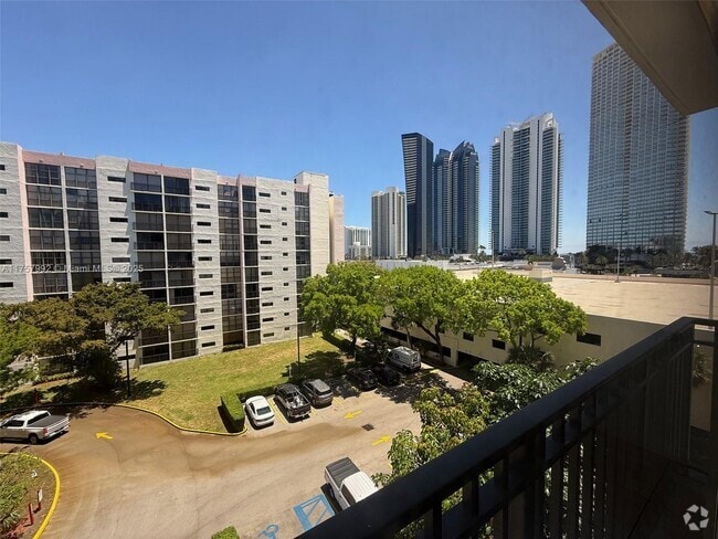Building Photo - 17011 N Bay Rd Unit # 607 Rental