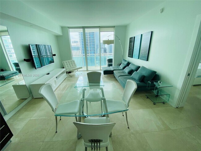 Photo - 950 Brickell Bay Dr Unidad 3709