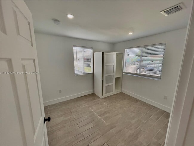 Photo - 1551 NW 55th St Unit F