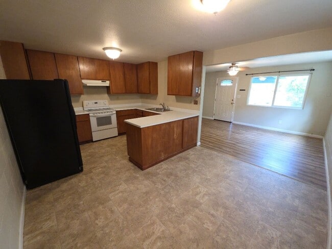 Photo - 3480 Idlewood Dr Unit B