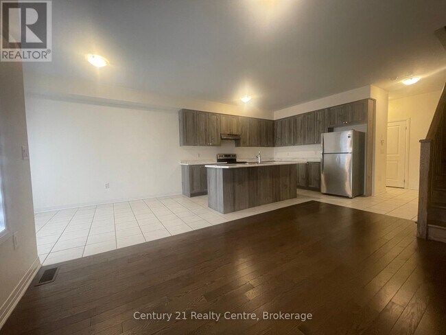 Photo - 33 Brixham Ln