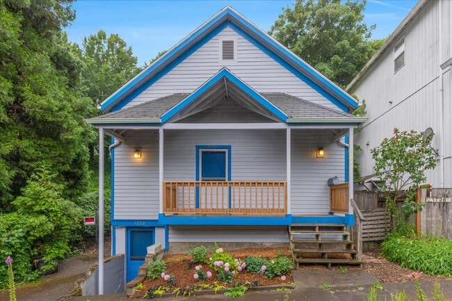 Building Photo - Newly Renovated + Sunny & Bright, 2 Bedroo... Rental