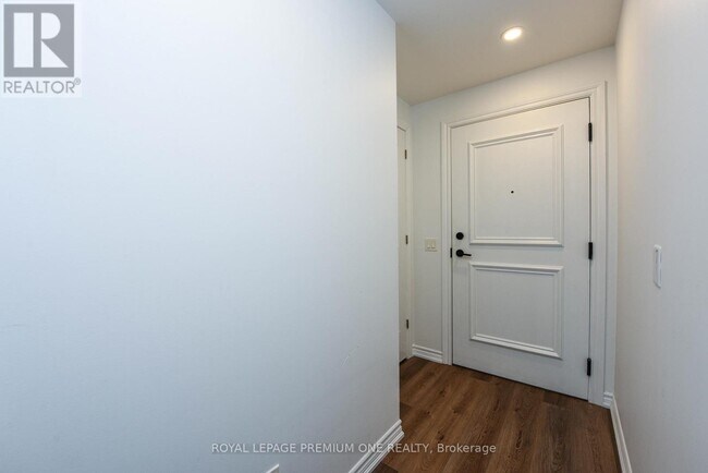 Photo - 571 Prince Edward Dr N Unit 401