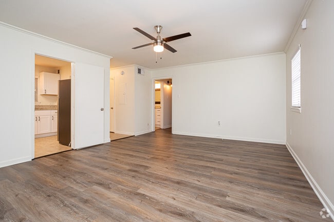 2 BR, 1 BA - 970 SF