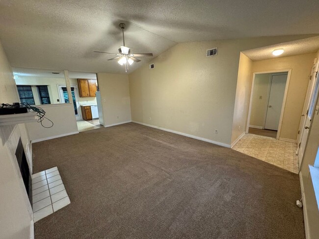 Photo - 800 Christian Dr