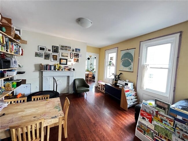 Photo - 191 Transit St