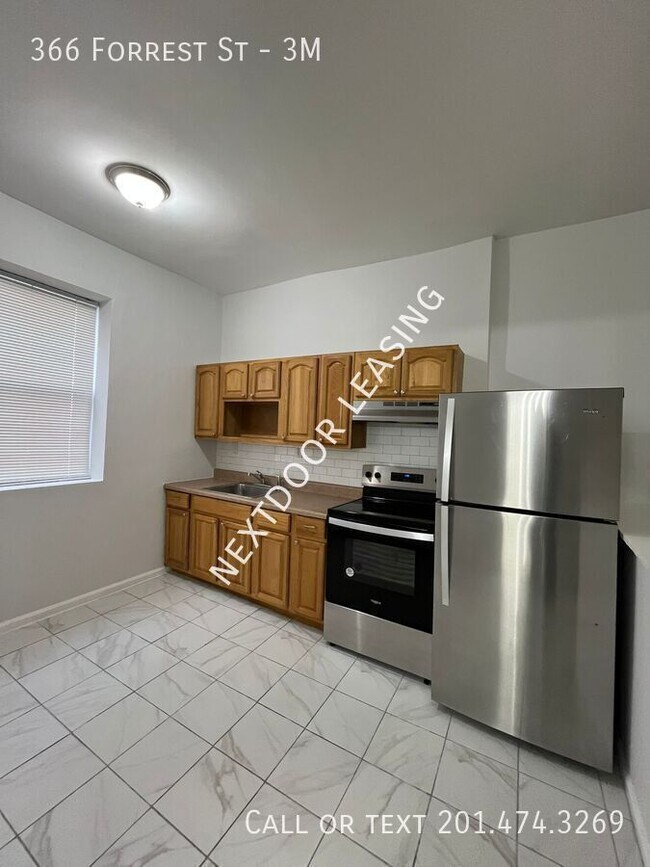 Building Photo - 366 Forrest St Unit 3M