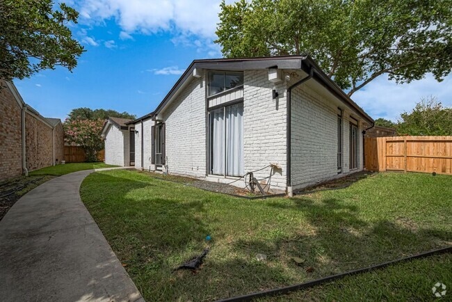 Building Photo - 1014 Fleetwood Pl Dr Rental