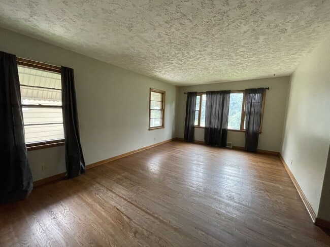 Photo - 5015 Marinda St