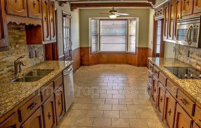 Photo - 838 Millwood Rd