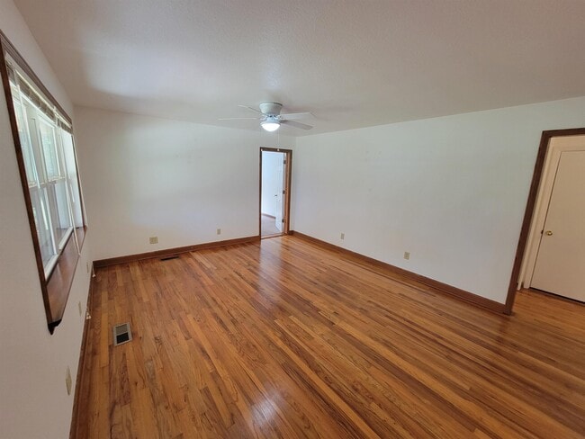 Photo - 1526 Highland Dr