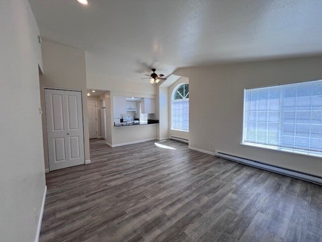 Building Photo - 5684 Eagle Pkwy Unit #3