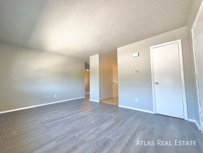 Building Photo - 4319 Dewey Dr Unit 1 Rental