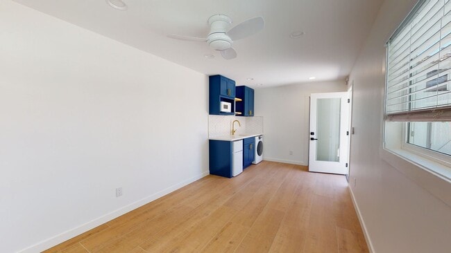Building Photo - 419 H Ave Unit 419 H Backhouse