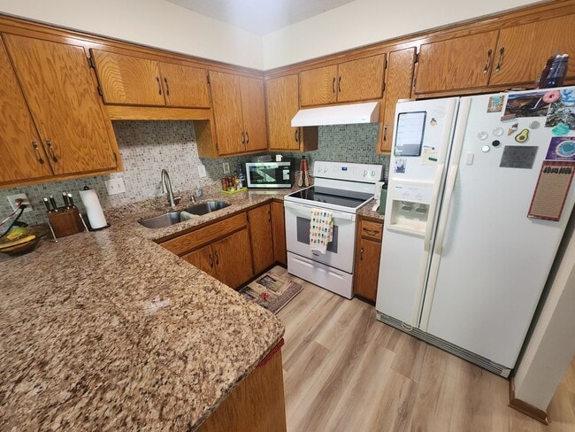 4237-4239 University Ave NE - 4237-4239 University Ave NE Unit 4239